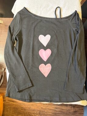 SHEIN Black Cold Shoulder Tee with Pink Heart Trio